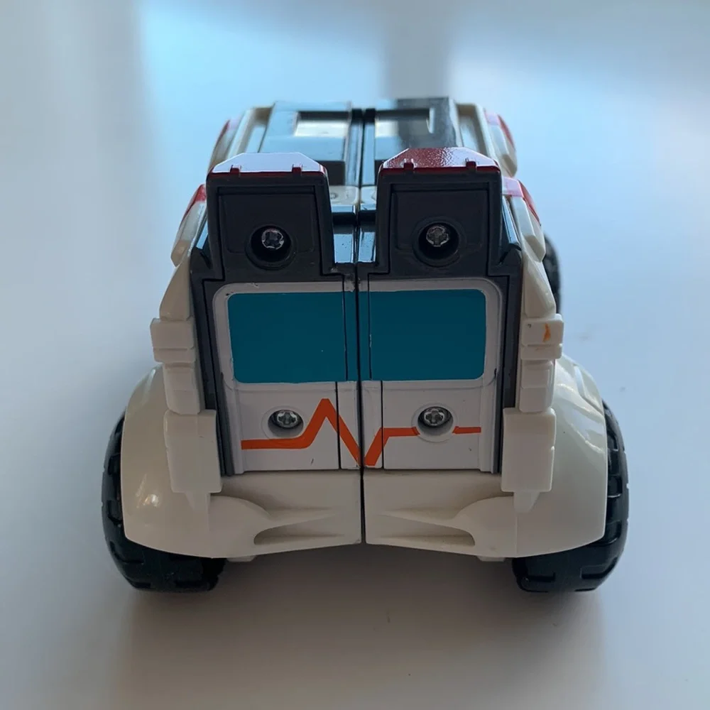 Playskool Heroes Transformers Rescue Bots Medix Ambulance Action Figure
